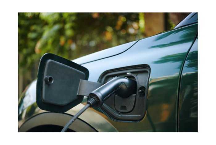 The proportion of electric vehicles (EVs) running out of charge in the UK has fallen to a record low in 2024